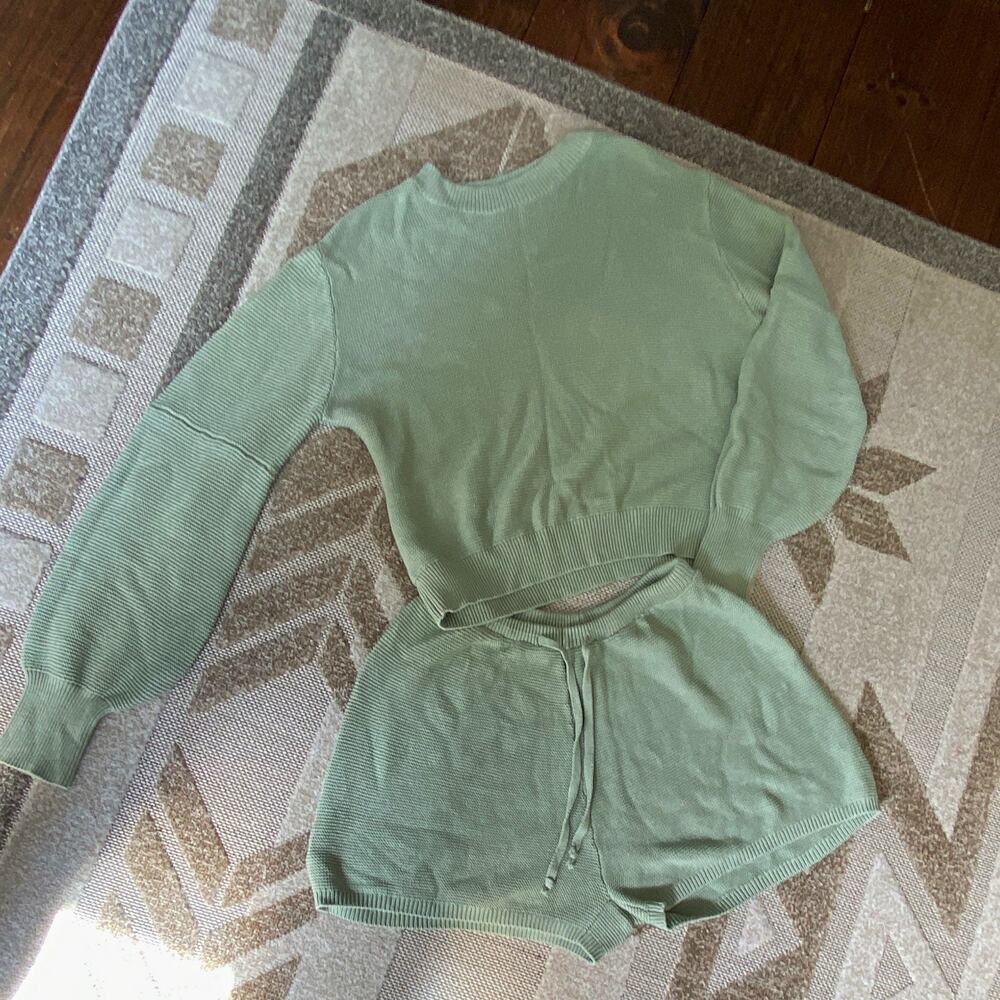 Women’s Green Knit 2-Piece Set Sweater & Drawstring Shorts Long Sleeve M